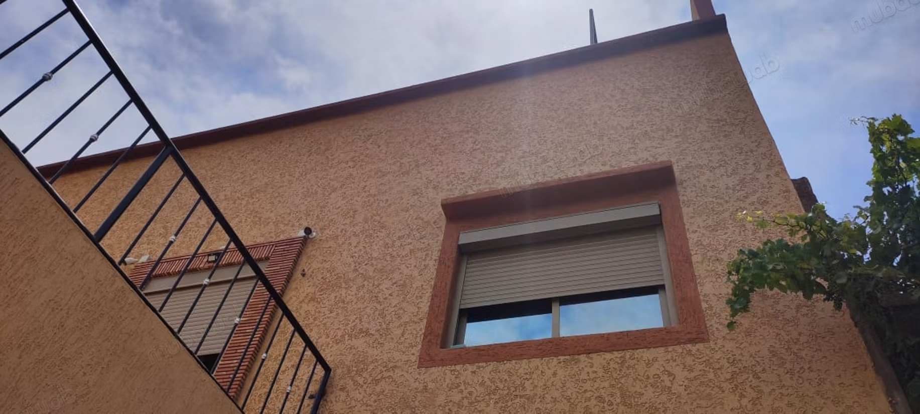 Geweldig huis te koop in Temzzout. Totale oppervlakte 174 m². Geweldig terras