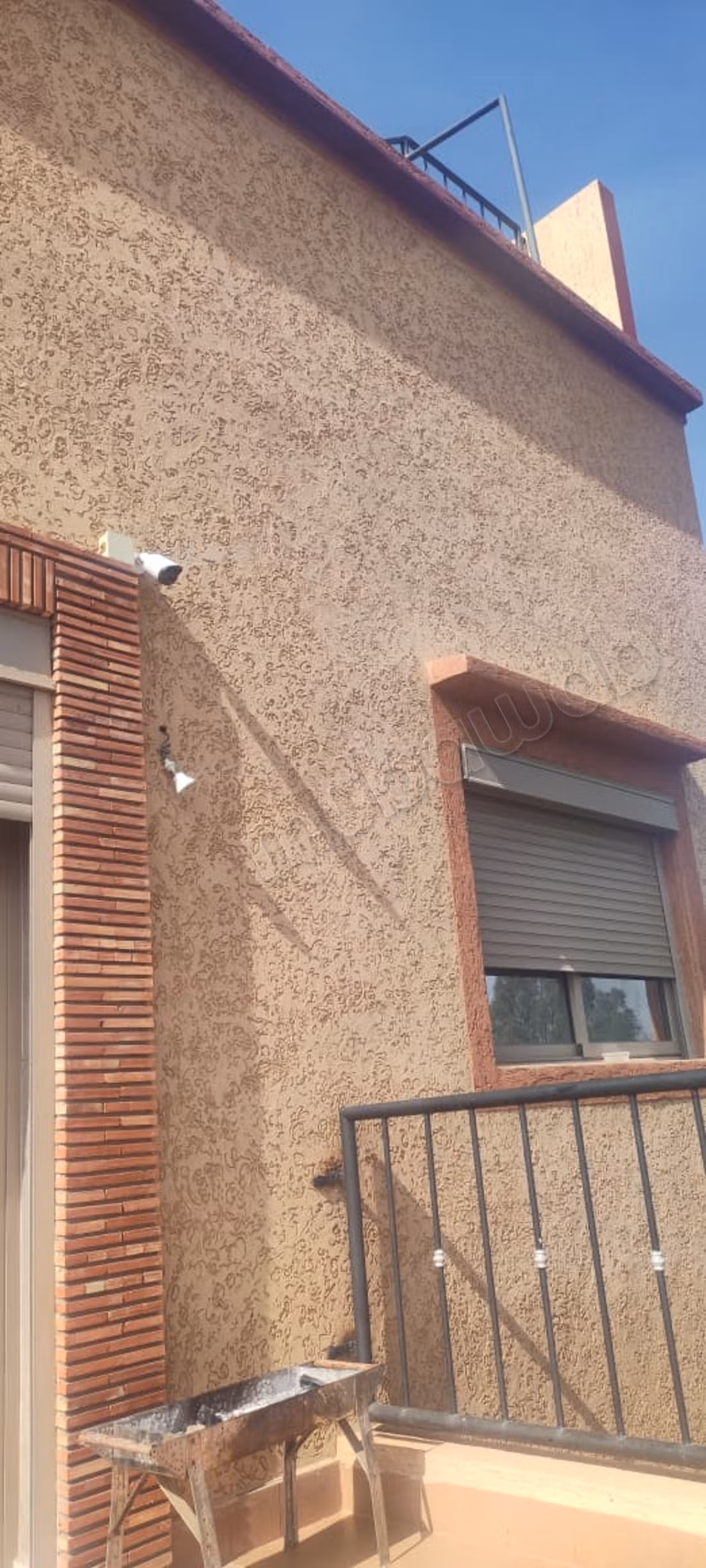 Geweldig huis te koop in Temzzout. Totale oppervlakte 174 m². Geweldig terras