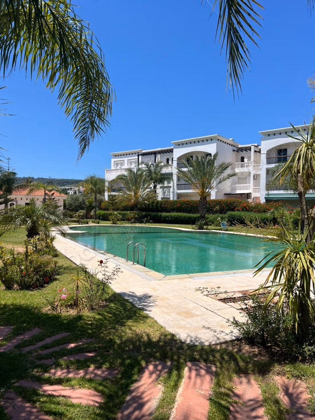 Furnished apartment for rent daily with pool