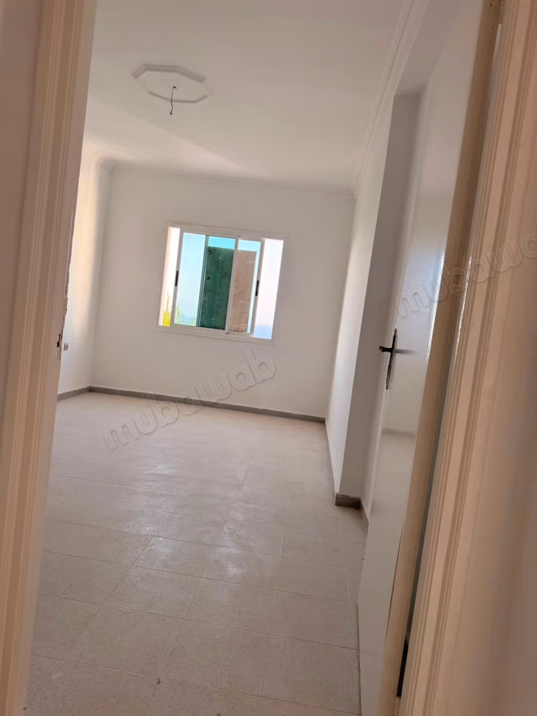 Très belle maison en vente à Allyene. 
4 belles chambres. 
Salon traditionnel marocain, résidence sécurisée