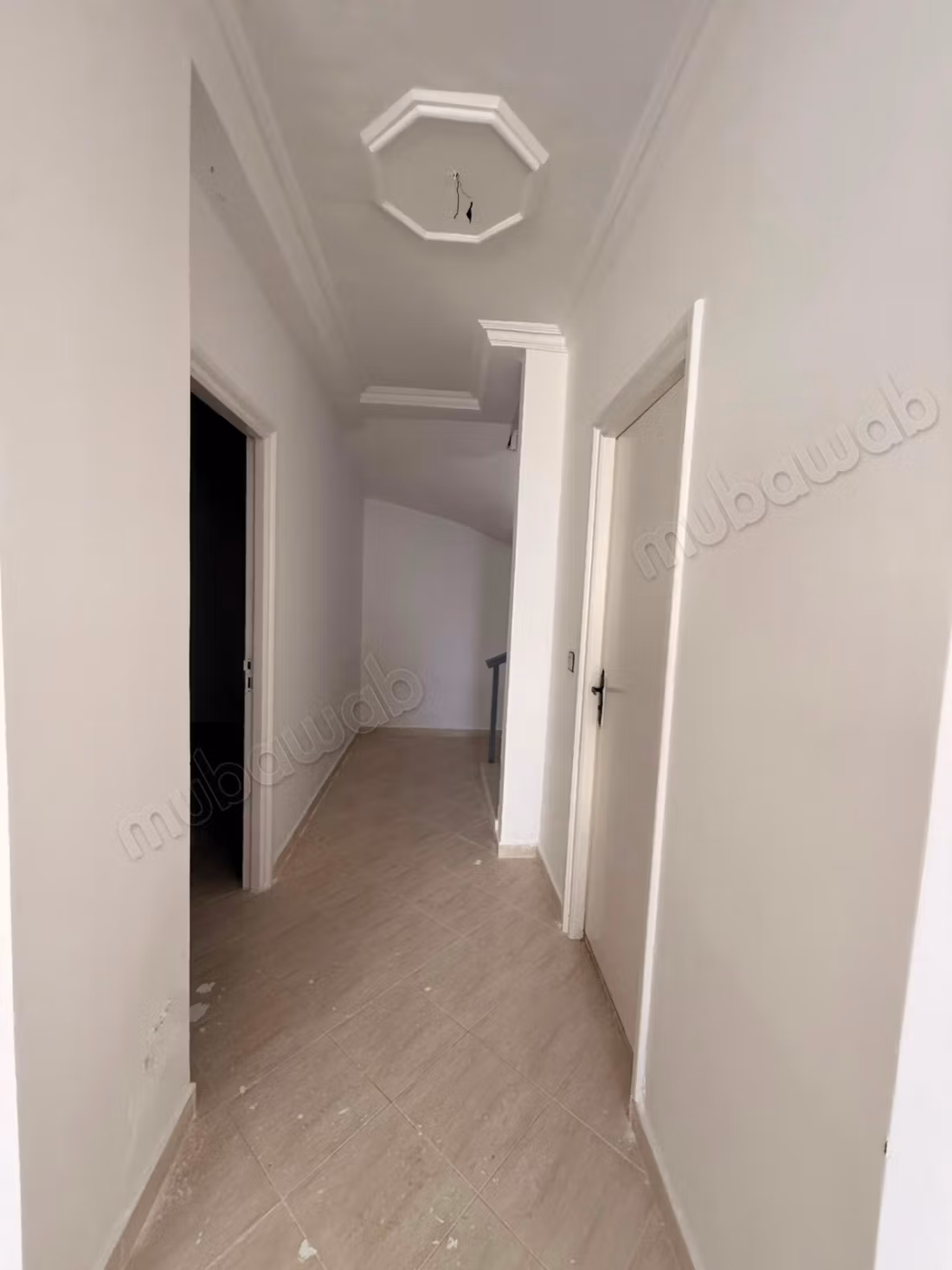 Très belle maison en vente à Allyene. 
4 belles chambres. 
Salon traditionnel marocain, résidence sécurisée