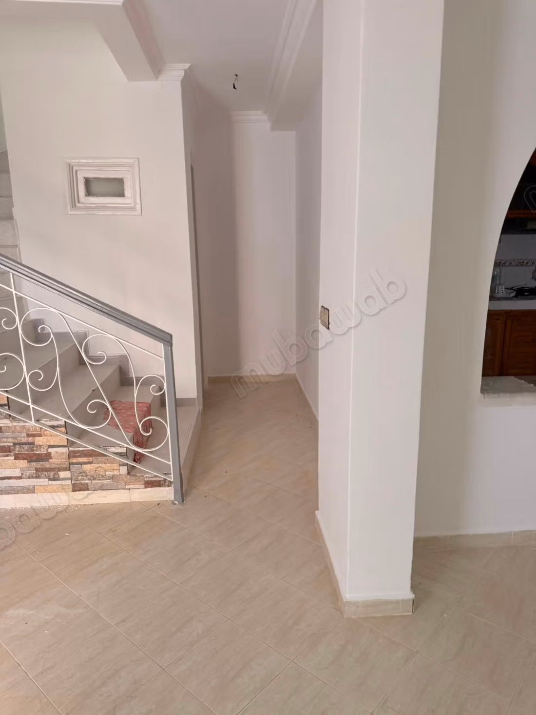Très belle maison en vente à Allyene. 
4 belles chambres. 
Salon traditionnel marocain, résidence sécurisée