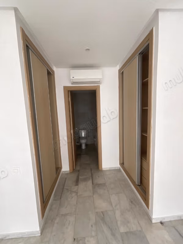 Louez cet appartement à Riviera. 
1 Pièce. Porte blindée, sécurité
