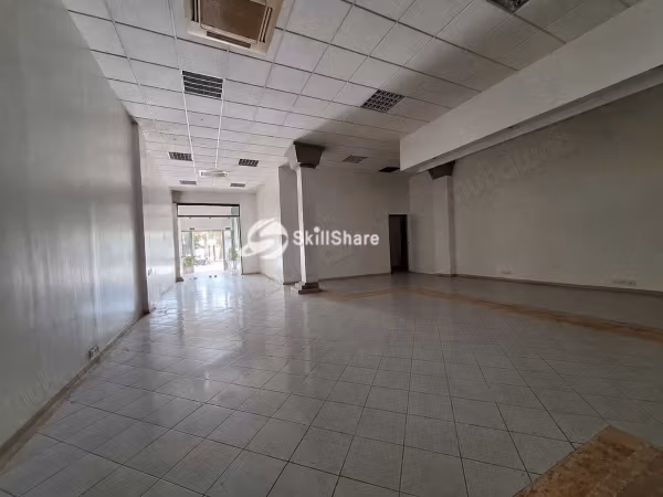 Local commercial de 180 m² à louer – Benslimane