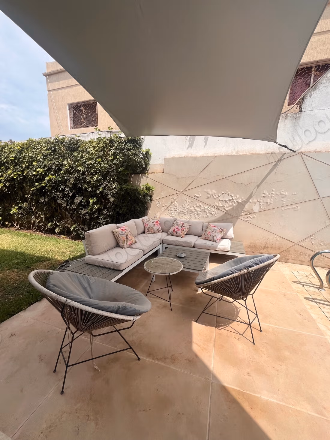 Magnifique villa vide ou meublé à louer à Polo. 
4 chambres piscine jardin