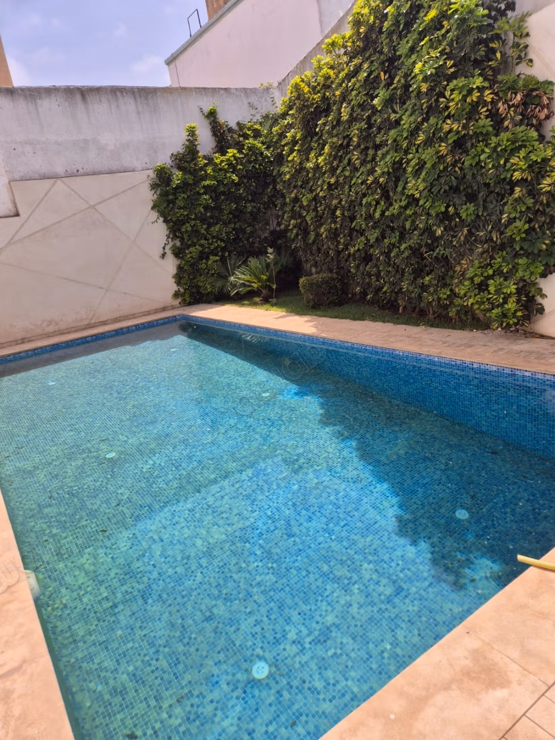Magnifique villa vide ou meublé à louer à Polo. 
4 chambres piscine jardin