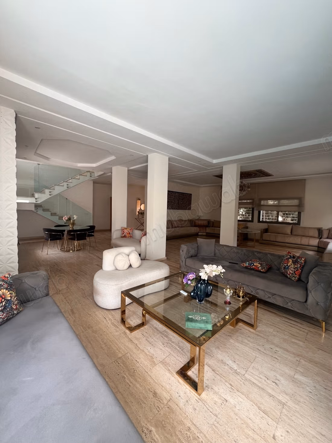 Magnifique villa vide ou meublé à louer à Polo. 
4 chambres piscine jardin