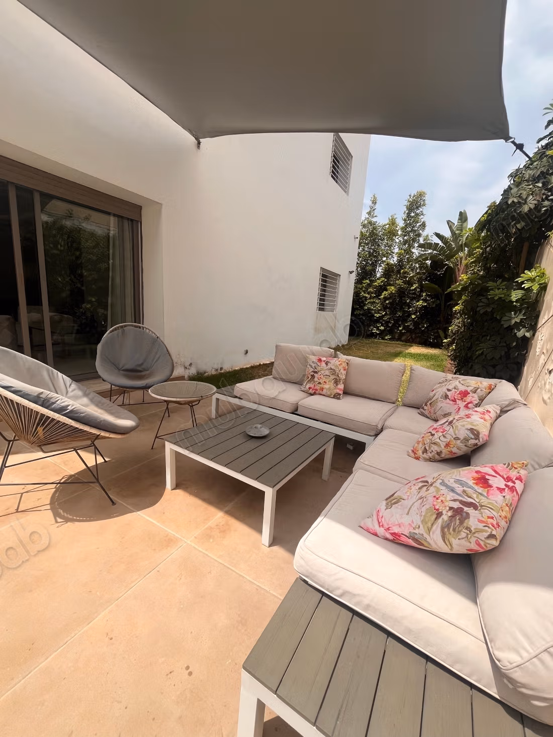 Magnifique villa vide ou meublé à louer à Polo. 
4 chambres piscine jardin
