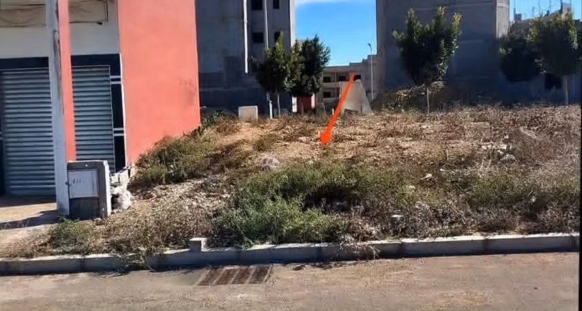 Terrain commercial en angle