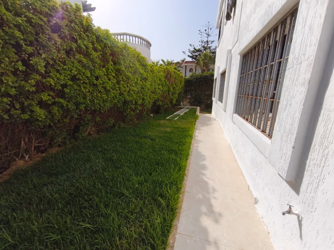 Seaside villa with great potential