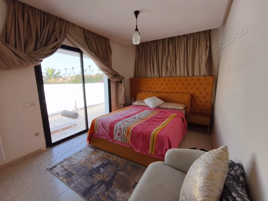 Seaside villa with great potential