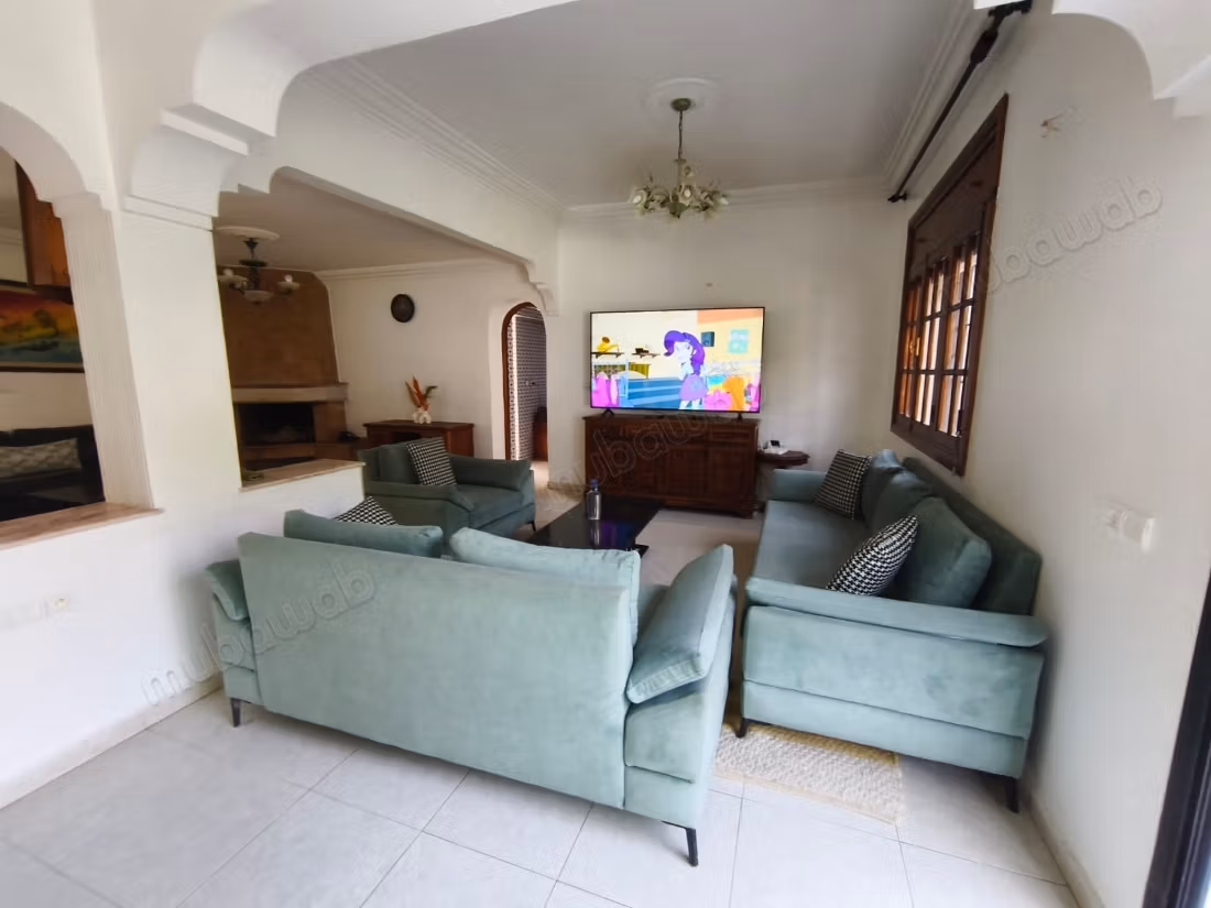 Seaside villa with great potential
