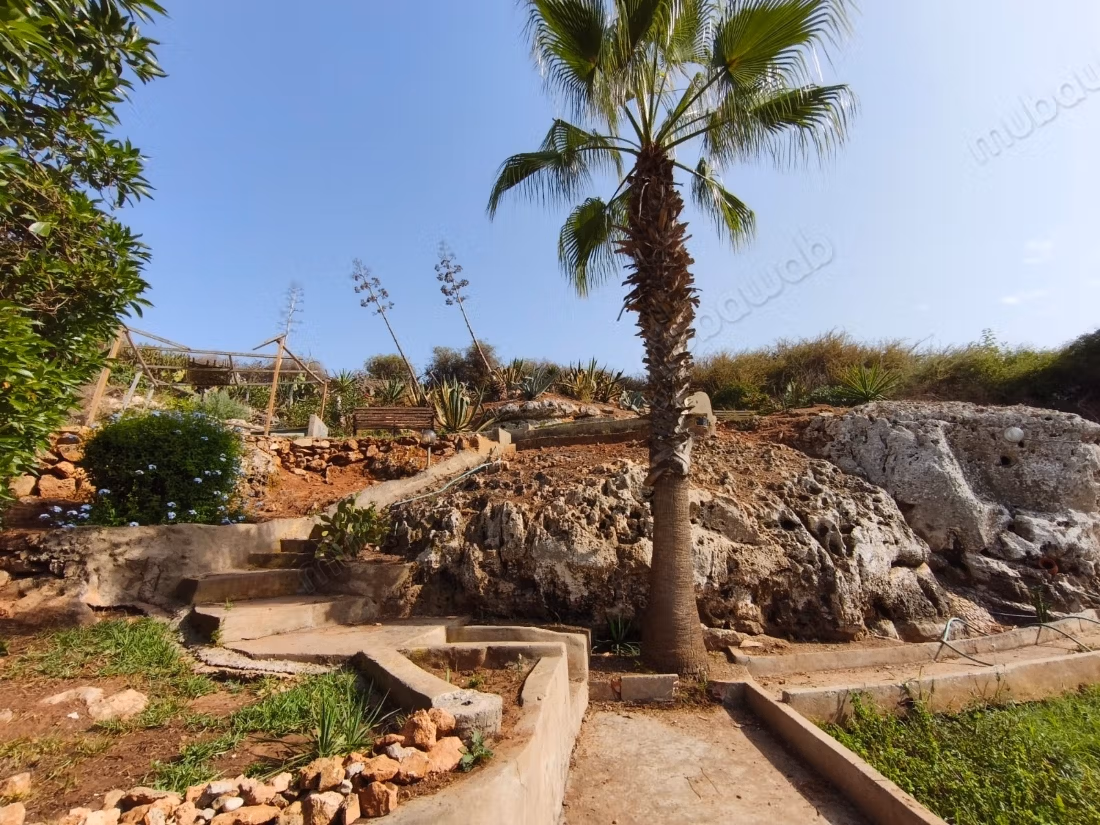 Seaside villa with great potential