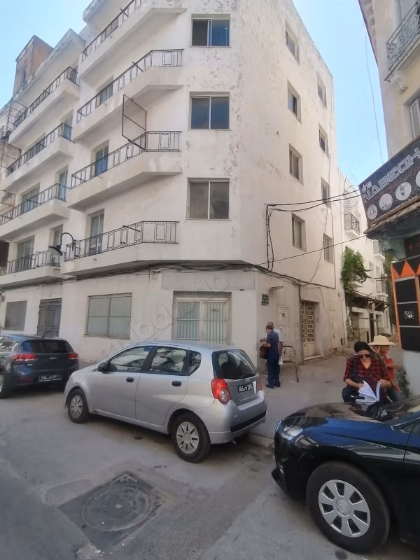 Immeuble à louer sur la rue Athènes, au centre de la capitale