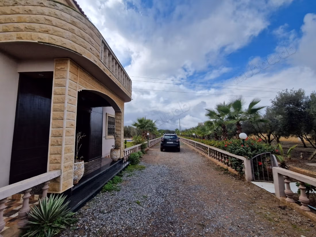 Belle Ferme titrée de 1 ha près de Benslimane