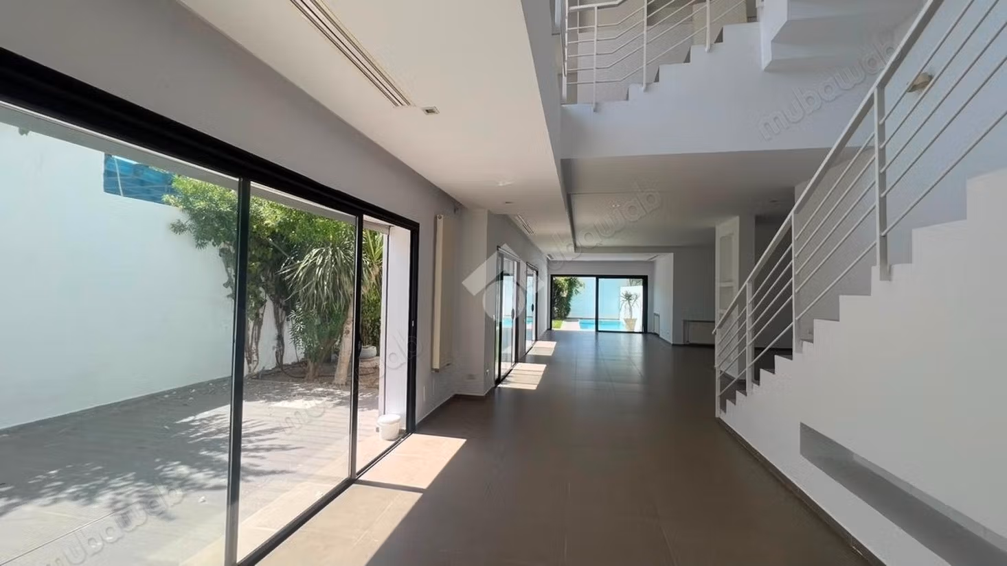 Magnifica villa in affitto a Gammarth Superiore. 5 grandi stanze. Porta blindata, antenna parabolica