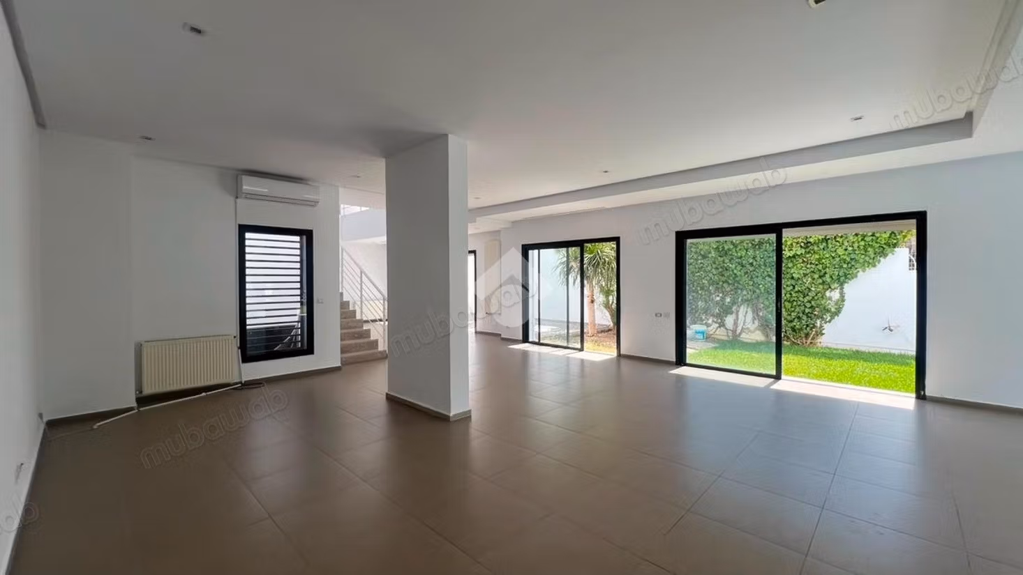 Magnifica villa in affitto a Gammarth Superiore. 5 grandi stanze. Porta blindata, antenna parabolica