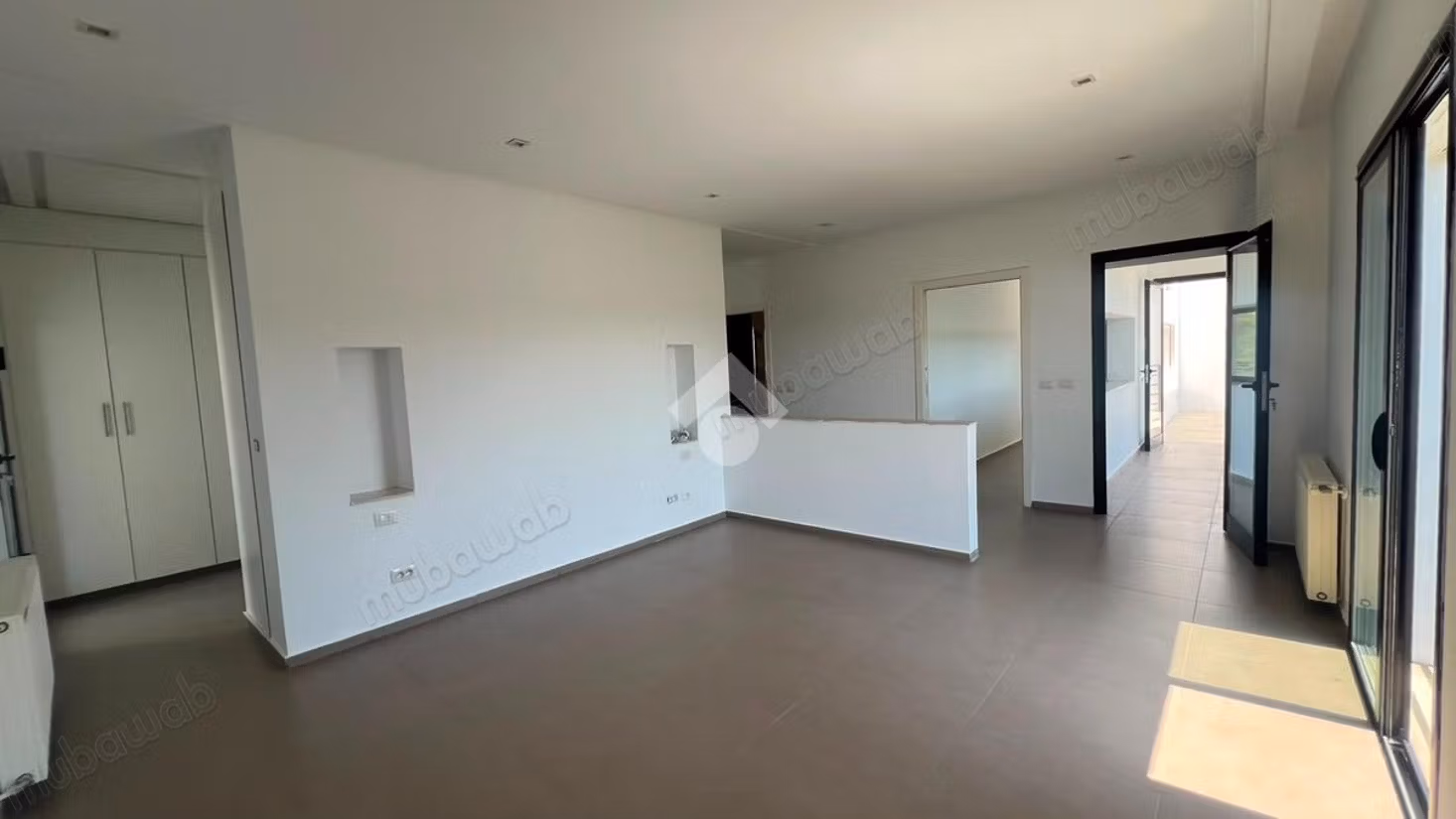 Magnifica villa in affitto a Gammarth Superiore. 5 grandi stanze. Porta blindata, antenna parabolica