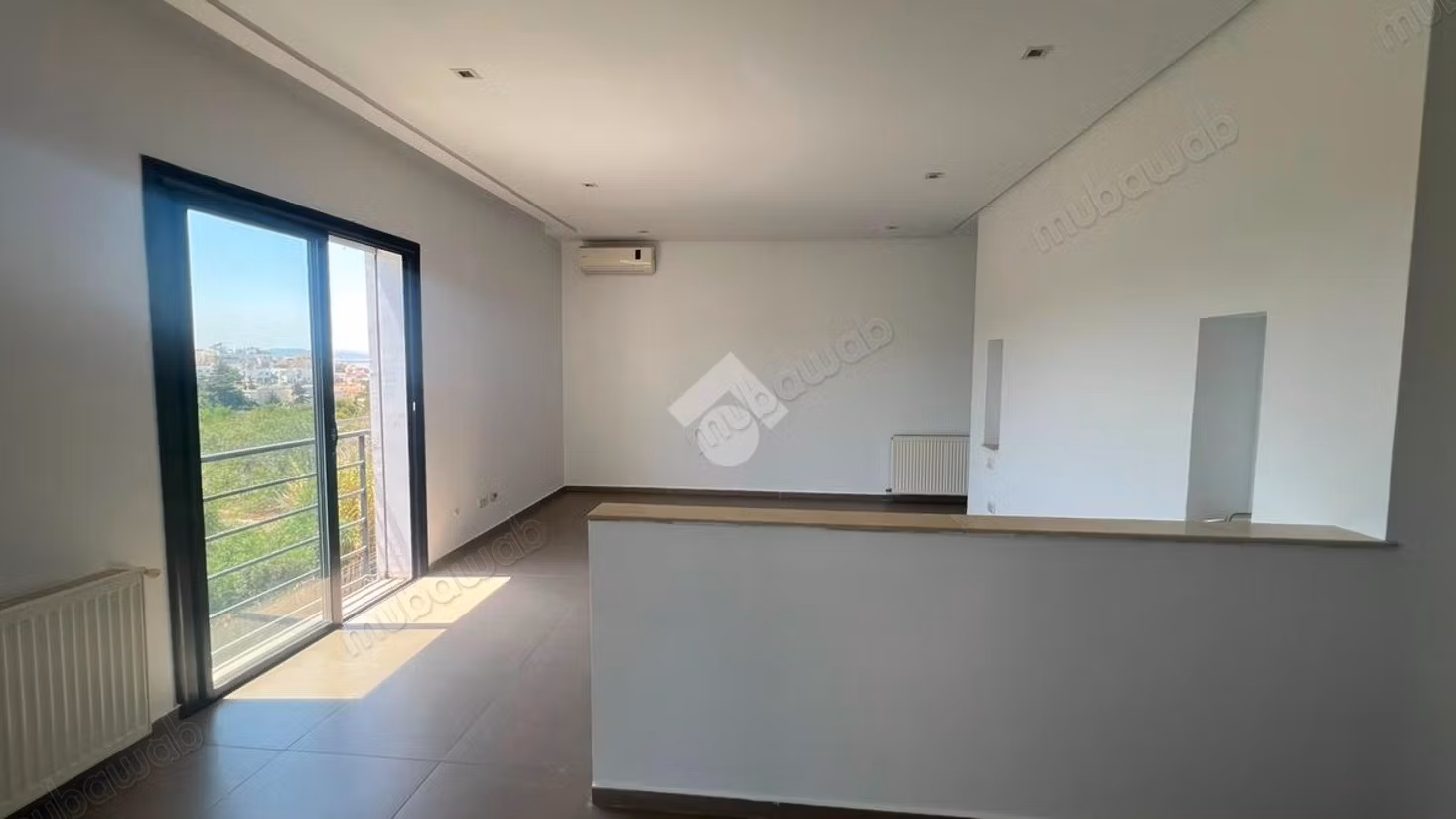 Magnifica villa in affitto a Gammarth Superiore. 5 grandi stanze. Porta blindata, antenna parabolica