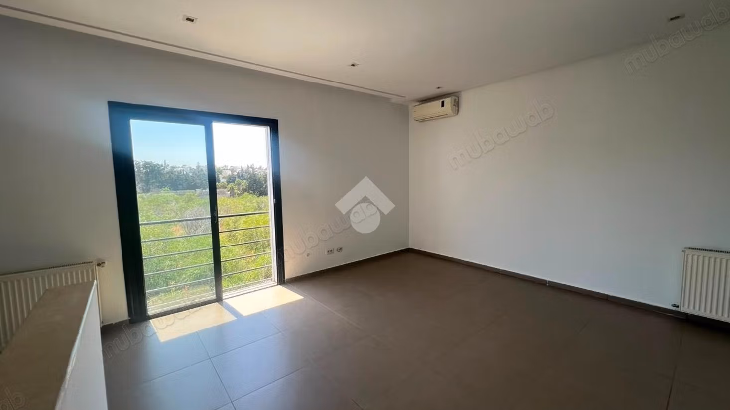 Magnifica villa in affitto a Gammarth Superiore. 5 grandi stanze. Porta blindata, antenna parabolica