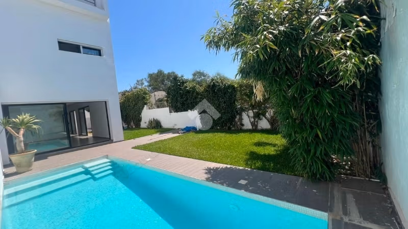 Magnifica villa in affitto a Gammarth Superiore. 5 grandi stanze. Porta blindata, antenna parabolica