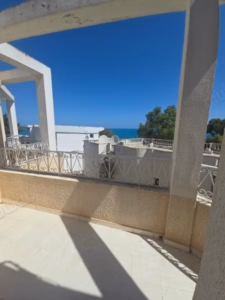 Appartamento in affitto a La Marsa Ville. Superficie di 160 m². Vista mare, riscaldamento centralizzato