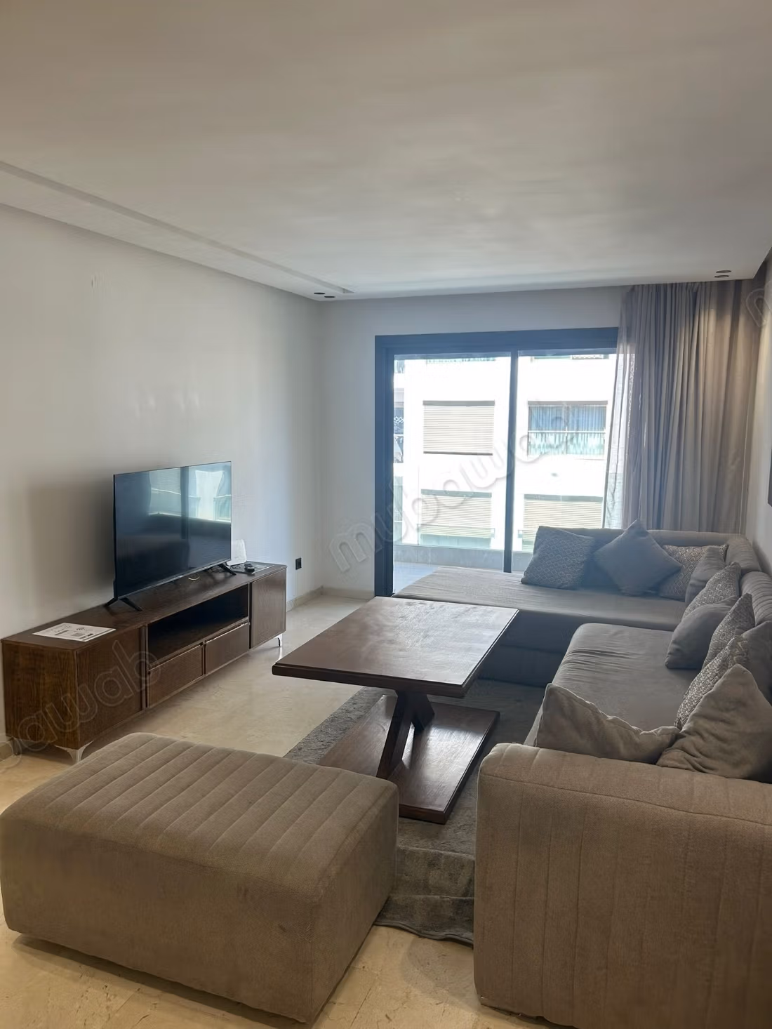 High-end studio for rent at 8500 dh