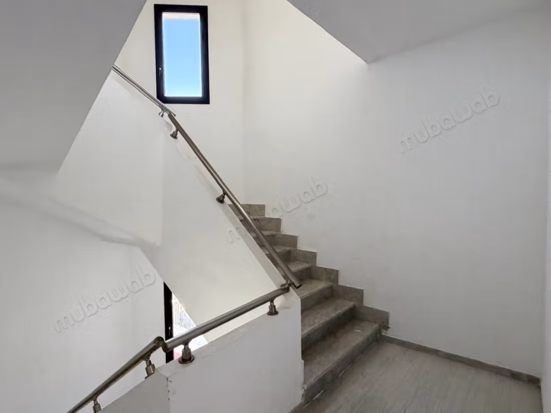 In affitto edificio moderno di 1100 m² a El Menzah 5