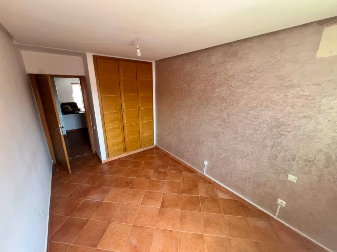Empty apartment for rent with Pool Guéliz