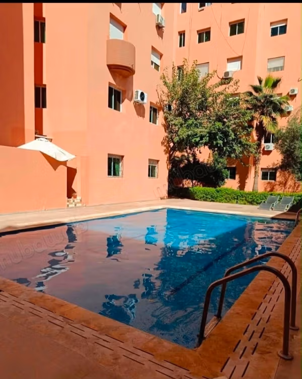 Appartement vide à louer avec Piscine 
Guéliz