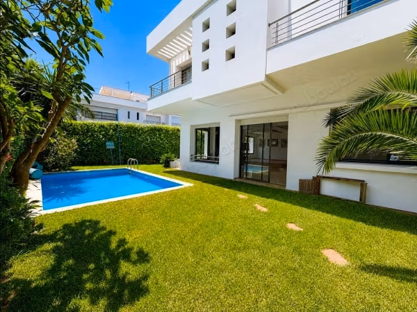 Villa a louer a Ain Diab en residence fermée avec piscine