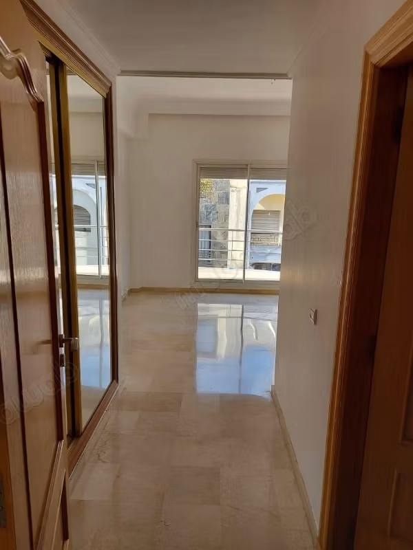 Flat for rent in Racine. Dimension 156 m². With garage and lift