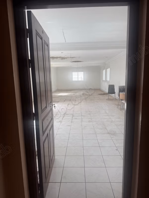 Vend bureaux à Anoual.
Superficie 70m2.
Prix 13000 le m2