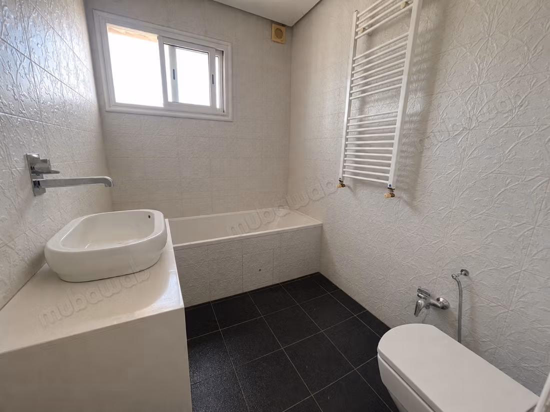 For rent: empty villa floor in S4 Marsa Cube