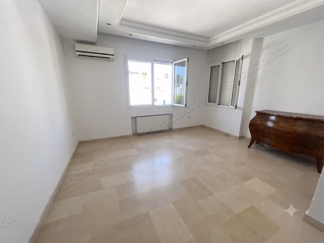 For rent: empty villa floor in S4 Marsa Cube