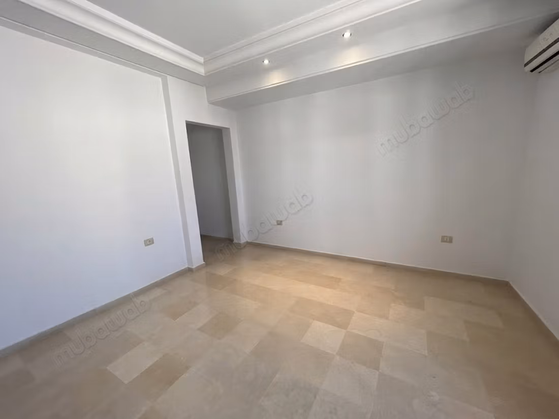 For rent: empty villa floor in S4 Marsa Cube