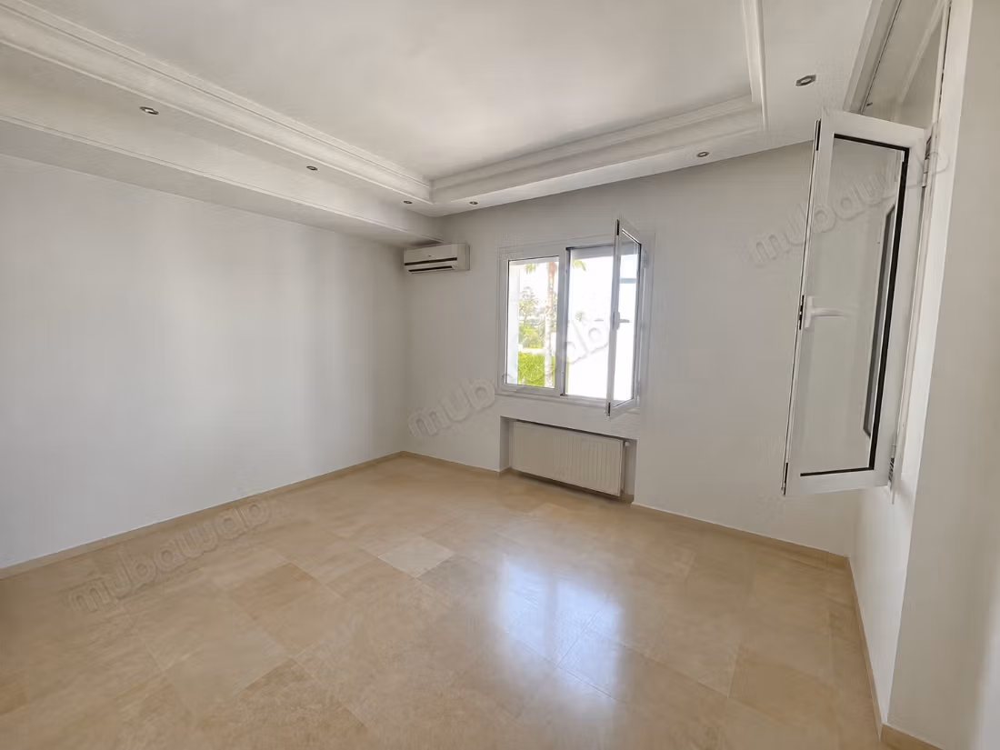 For rent: empty villa floor in S4 Marsa Cube
