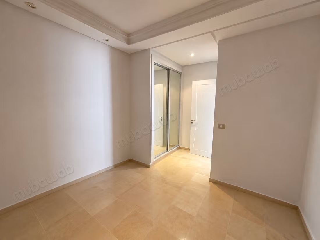For rent: empty villa floor in S4 Marsa Cube