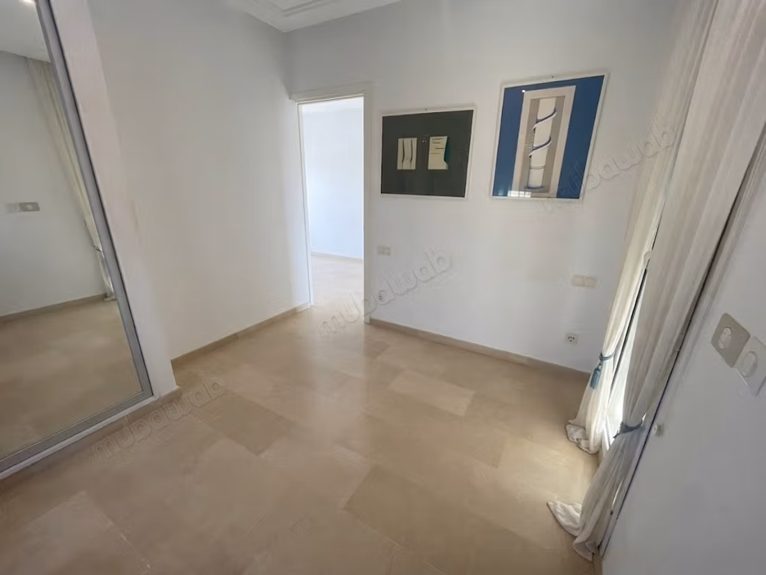 For rent: empty villa floor in S4 Marsa Cube