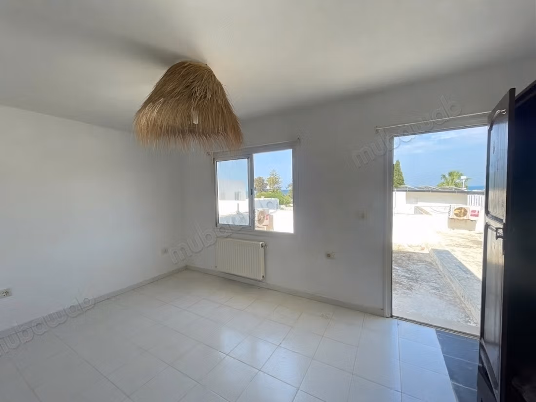 For rent: empty villa floor in S4 Marsa Cube