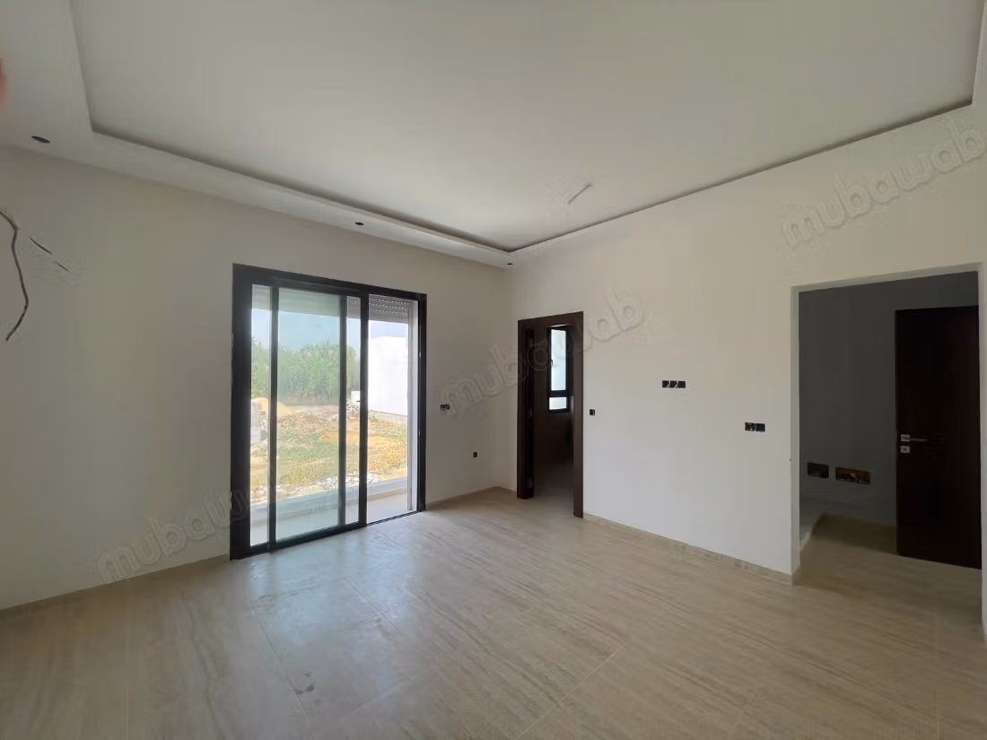 Villa S5 moderne avec piscine, La Soukra