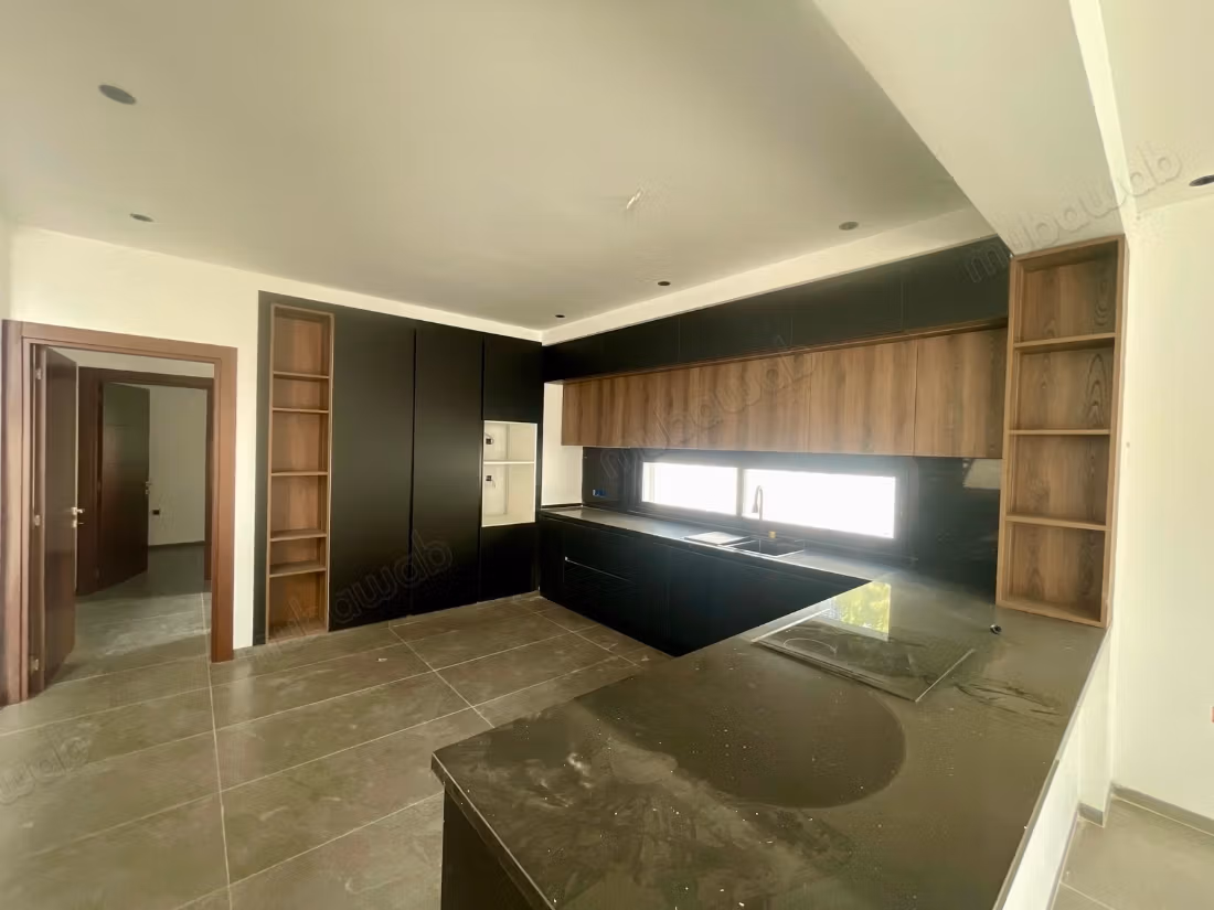 Villa S5 moderne avec piscine, La Soukra