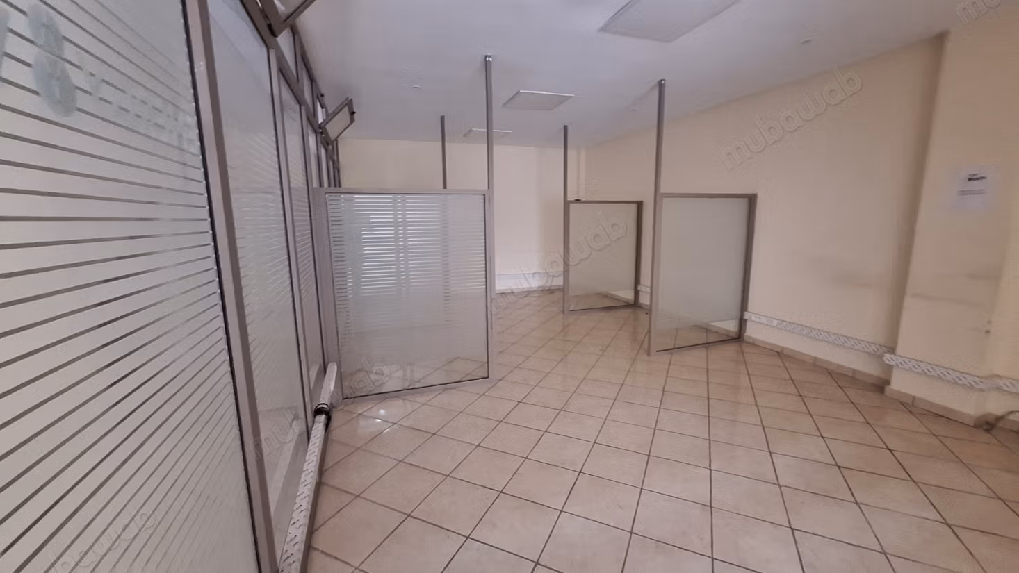 Louez ce local commercial à Californie. 
Surface de 130 m²