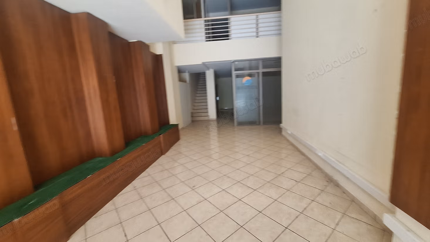 Louez ce local commercial à Californie. 
Surface de 130 m²