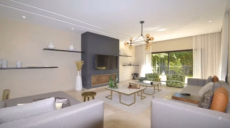 Moderne Villa Te Huur met Zwembad en Tuin