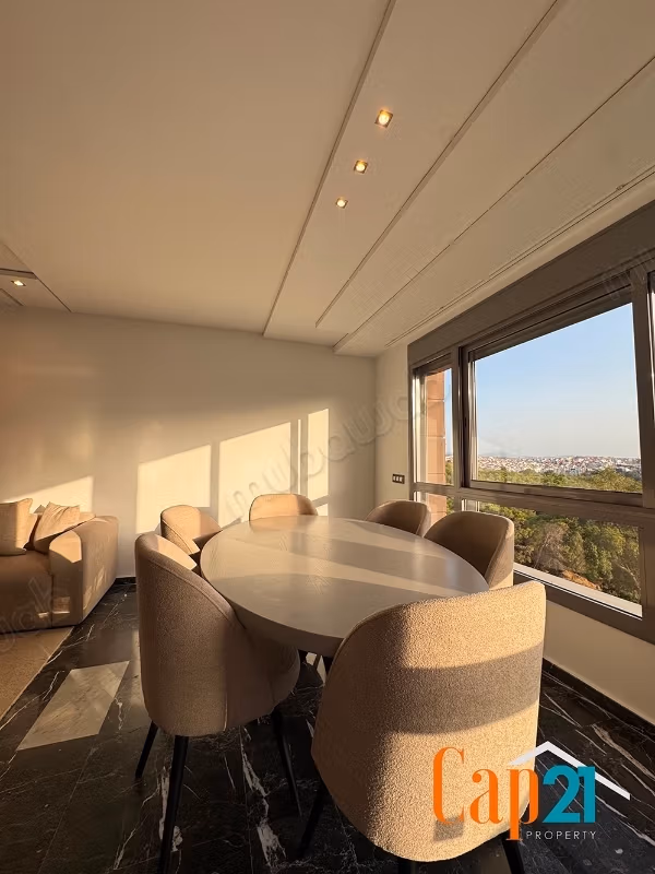 Apartamento amueblado con jardín y piscina en alquiler