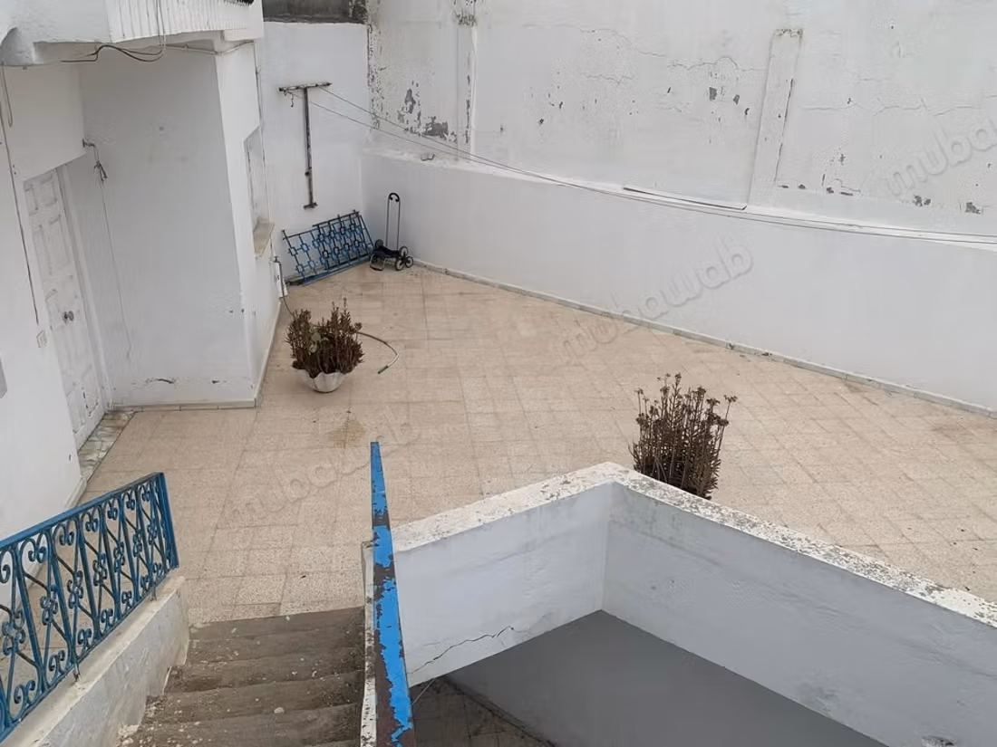 Immeuble à vendre au kram Ouest