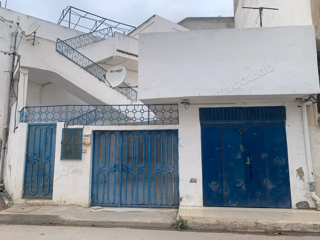 Immeuble à vendre au kram Ouest