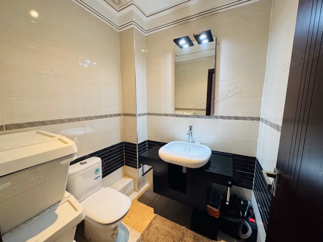 Empty apartment 131 m² for rent - Driss 1st