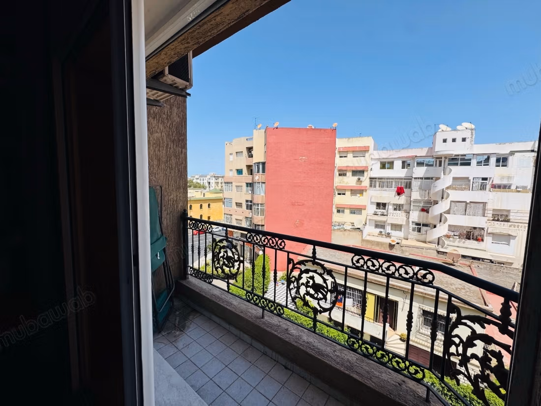 Empty apartment 131 m² for rent - Driss 1st